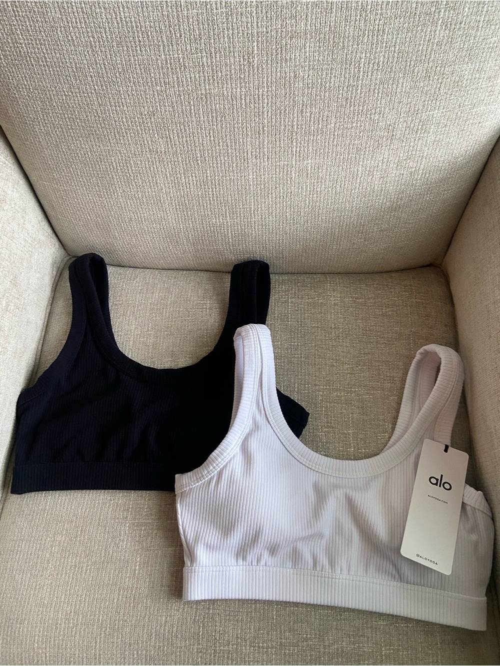 Bundle of 2 ALO Yoga Wellness Sports Bras Medium White Black